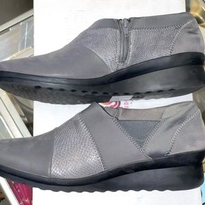 Clarks Cloudsteppers suede and leather wedges size 11